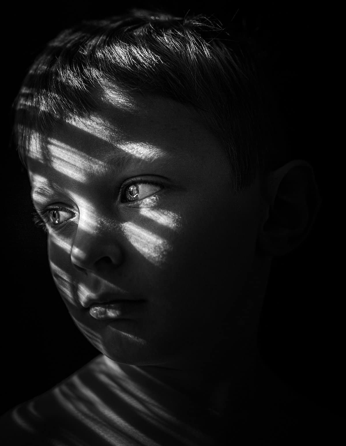 Documentarychildphotographer.Blackandwhiteportraitsofyoungblondehairedboy_0005 2